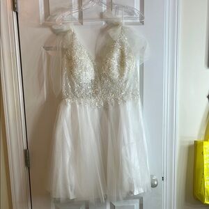 White A-line Sleeveless Bridal Dress